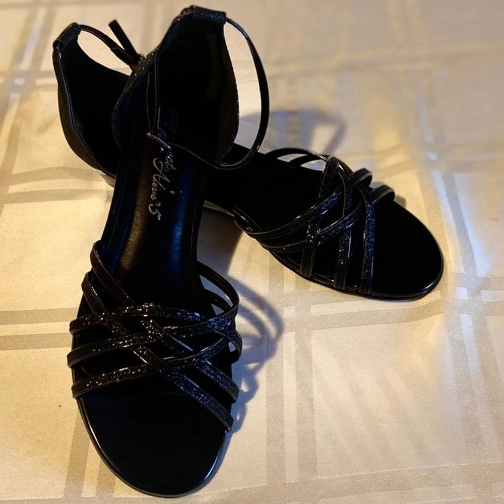 Easy Street Sandal for women.